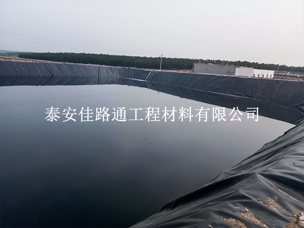 水產(chǎn)養(yǎng)殖防滲膜鋪設(shè)施工該如何進行新舊膜的連接? 水產(chǎn)養(yǎng)殖防滲膜鋪設(shè)施工該如何進行新舊膜的連接?