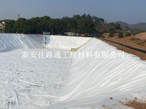 滌綸土工布:污水池的守護(hù)神,環(huán)保與效率的雙重保障 滌綸土工布:污水池的守護(hù)神,環(huán)保與效率的雙重保障