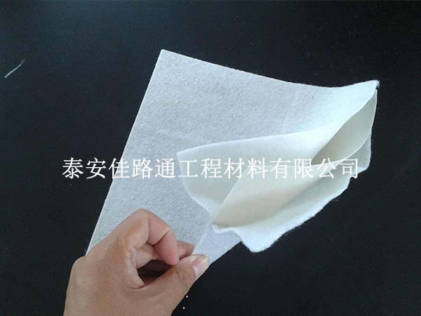 防滲復合土工膜施工搭接技巧：確保無縫防護的秘訣
