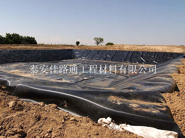 污水池防滲膜滑坡頻發(fā)?5 個解決方案 + 預(yù)防要點全掌握 污水池防滲膜滑坡頻發(fā)?5 個解決方案 + 預(yù)防要點全掌握